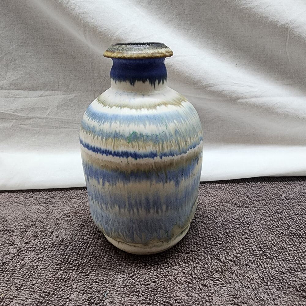 Small Blue and white small mouthed pottery Vase signed Z